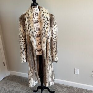 Stunning Natural Lynx Fur Winter Coat - Luxury and Warmth